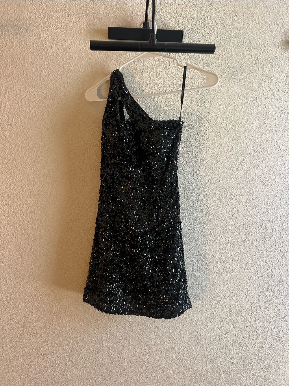 Sherri Hill Black One-Shoulder Sequin Mini Dress - Picture 4 of 5